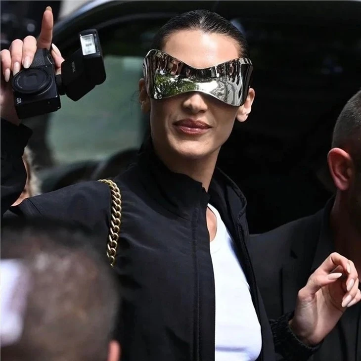 Futuristic Goggle